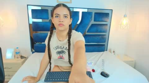 lois_cullen online show from November 17, 2025, 7:19 pm