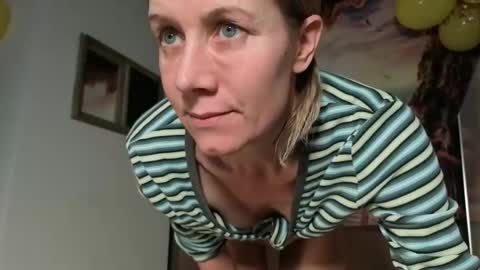 Snapshot of lola_belgium chatting on April 29, 2026, 4:33 pm lola_belgium online show from April 29, 2026, 4:33 pm