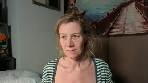 Snapshot of lola_belgium chatting on May 2, 2026, 6:40 am lola_belgium online show from May 2, 2026, 6:40 am