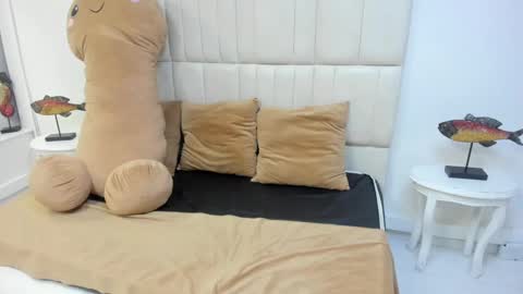 Lola  online show from October 12, 2025, 7:24 pm