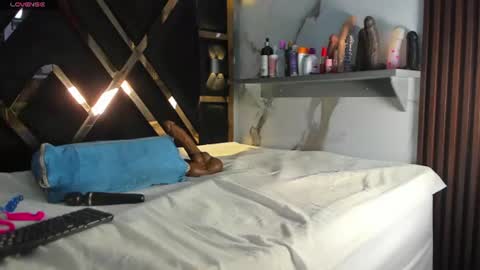 Lola online show from June 26, 2026, 1:32 am