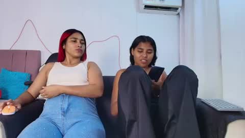 lola_lustrum online show from July 4, 2026, 12:33 pm