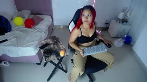 lola_lustrum online show from July 5, 2026, 11:39 am