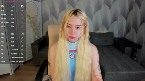 Lola online show from February 24, 2025, 5:43 am