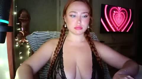 LolaaMint  online show from July 28, 2026, 3:21 pm