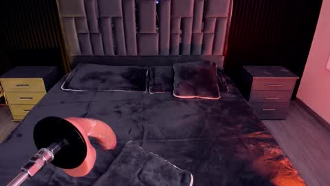 Lola Angel online show from September 18, 2025, 11:40 pm