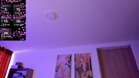 lolaasmith_21 online show from October 3, 2025, 8:39 pm