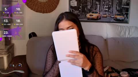 lolaasmith_21 online show from May 20, 2026, 7:09 pm