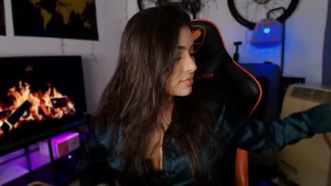 lolaasmith_21 online show from May 25, 2026, 8:37 pm