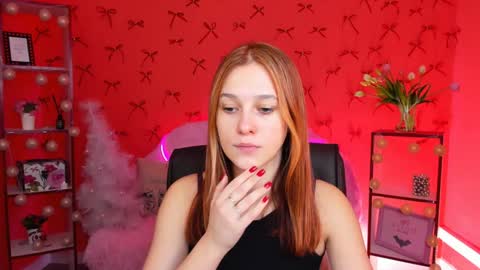 lolalemona online show from December 18, 2024, 3:22 pm