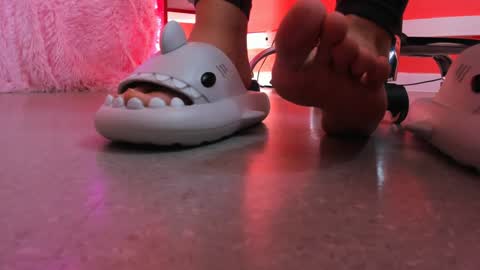 lolalemona online show from December 18, 2024, 6:25 pm