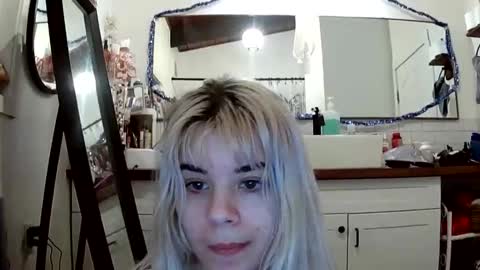 Lola Lixx online show from April 8, 2026, 5:29 am