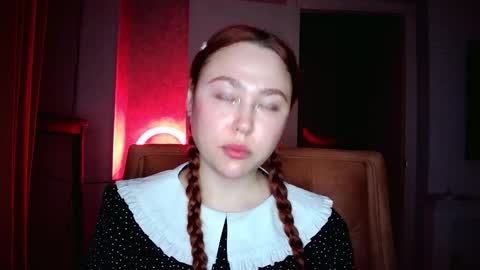 Lola online show from September 25, 2025, 2:54 pm