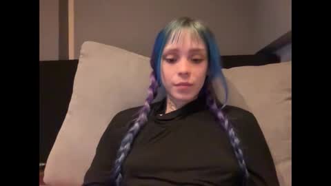 lole online show from November 10, 2025, 6:01 am