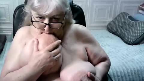 LolkaAlyss online show from April 22, 2026, 9:38 pm