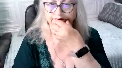 LolkaAlyss online show from June 4, 2026, 3:56 am