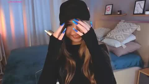 Snapshot of lollastich__ chatting on November 12, 2025, 8:15 am Lola online show from November 12, 2025, 8:15 am