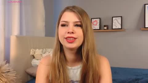 Snapshot of lollastich__ chatting on November 15, 2025, 8:11 am Lola online show from November 15, 2025, 8:11 am