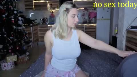 lollove24 online show from December 5, 2025, 3:30 pm