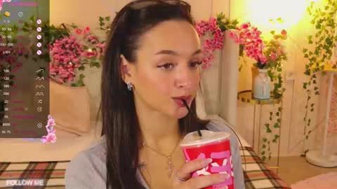 Snapshot of lolly_neal chatting on October 14, 2025, 5:08 am Lolly online show from October 14, 2025, 5:08 am