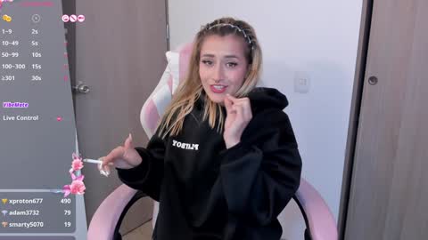 Snapshot of lollypetitte_ chatting on December 31, 2024, 4:27 am Lolly online show from December 31, 2024, 4:27 am