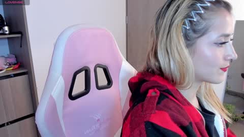 Snapshot of lollypetitte_ chatting on December 31, 2024, 7:53 am Lolly online show from December 31, 2024, 7:53 am