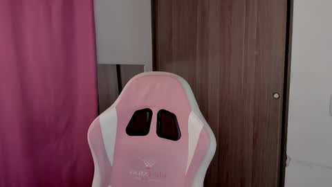 Snapshot of lollypetitte_ chatting on September 14, 2025, 2:33 am Lolly online show from September 14, 2025, 2:33 am