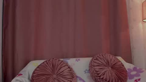 Snapshot of lollypetitte_ chatting on October 23, 2025, 5:51 am Lolly online show from October 23, 2025, 5:51 am