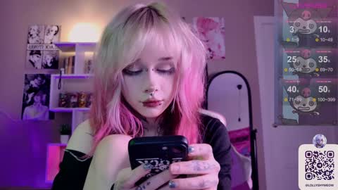 Snapshot of lollyshy__ chatting on January 24, 2025, 9:05 pm Lolly online show from January 24, 2025, 9:05 pm