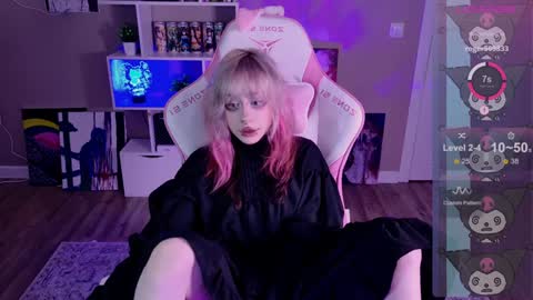Snapshot of lollyshy__ chatting on February 6, 2025, 8:02 pm Lolly online show from February 6, 2025, 8:02 pm