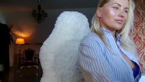 Snapshot of lollyta2023 chatting on December 8, 2024, 1:25 pm Roxy online show from December 8, 2024, 1:25 pm