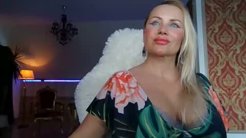 Snapshot of lollyta2023 chatting on December 26, 2024, 2:05 pm Roxy online show from December 26, 2024, 2:05 pm