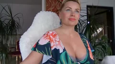 Snapshot of lollyta2023 chatting on February 7, 2025, 8:22 am Roxy online show from February 7, 2025, 8:22 am