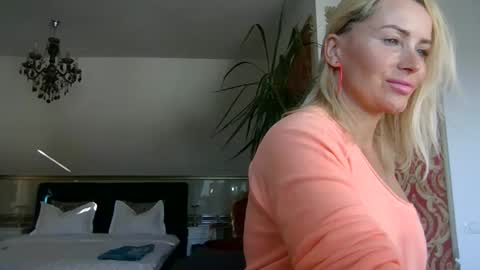 Snapshot of lollyta2023 chatting on November 13, 2025, 1:32 pm Roxy online show from November 13, 2025, 1:32 pm