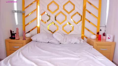 Loly online show from February 27, 2025, 3:26 pm