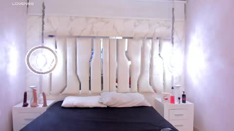 Loly online show from March 12, 2025, 3:18 pm