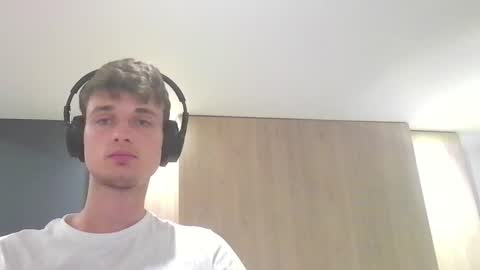 Snapshot of london_tomy chatting on September 13, 2025, 4:34 am london_tomy online show from September 13, 2025, 4:34 am