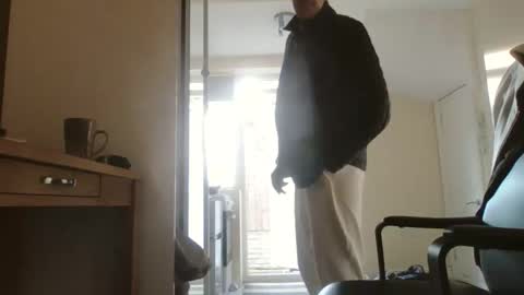 londonerg online show from October 1, 2025, 4:02 pm