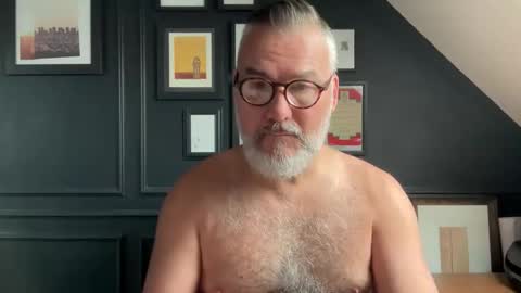 EnglishBear online show from September 17, 2025, 9:44 am