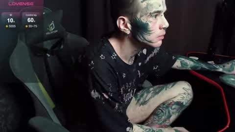 Snapshot of lone1ycrystal chatting on November 3, 2025, 12:28 pm Chris online show from November 3, 2025, 12:28 pm