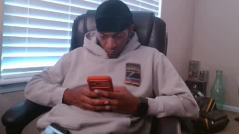 LongKnoxSteel online show from November 17, 2025, 8:25 pm