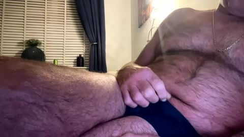 longshank09 online show from February 9, 2025, 2:06 am