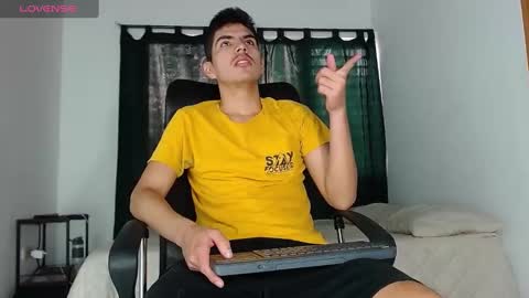 Snapshot of looki_16 chatting on February 3, 2025, 12:14 pm looki 16 online show from February 3, 2025, 12:14 pm