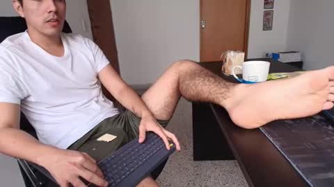 Snapshot of looki_16 chatting on October 12, 2025, 4:06 pm looki 16 online show from October 12, 2025, 4:06 pm