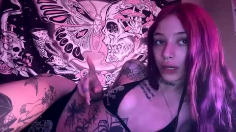 lookingforlona online show from September 15, 2025, 3:01 pm