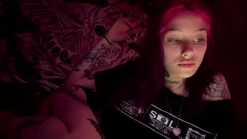 lookingforlona online show from September 30, 2025, 4:56 pm