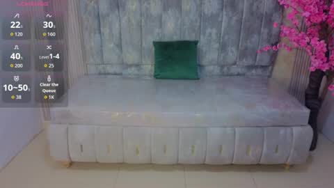 loola_s online show from July 26, 2026, 3:19 pm