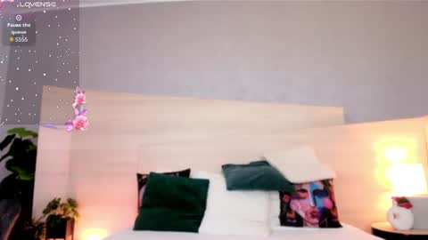Snapshot of loonyannie chatting on July 14, 2026, 4:06 am Annie online show from July 14, 2026, 4:06 am