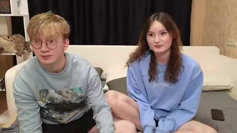 Jean and Isa right couple Mark and Eva left couple online show from February 12, 2025, 11:18 am