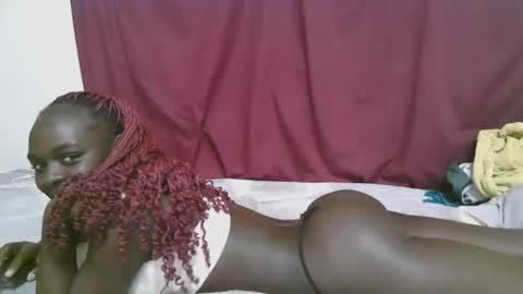 lora_amor online show from September 25, 2025, 6:44 pm